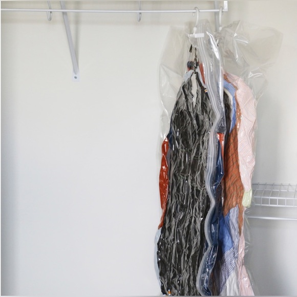 4 piece Hanging Compression Bags - Picture 2 of 3